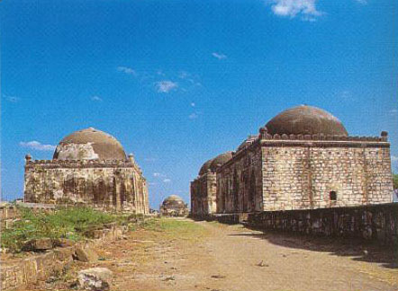 Haft-Gumbaz-(seventombs)-2